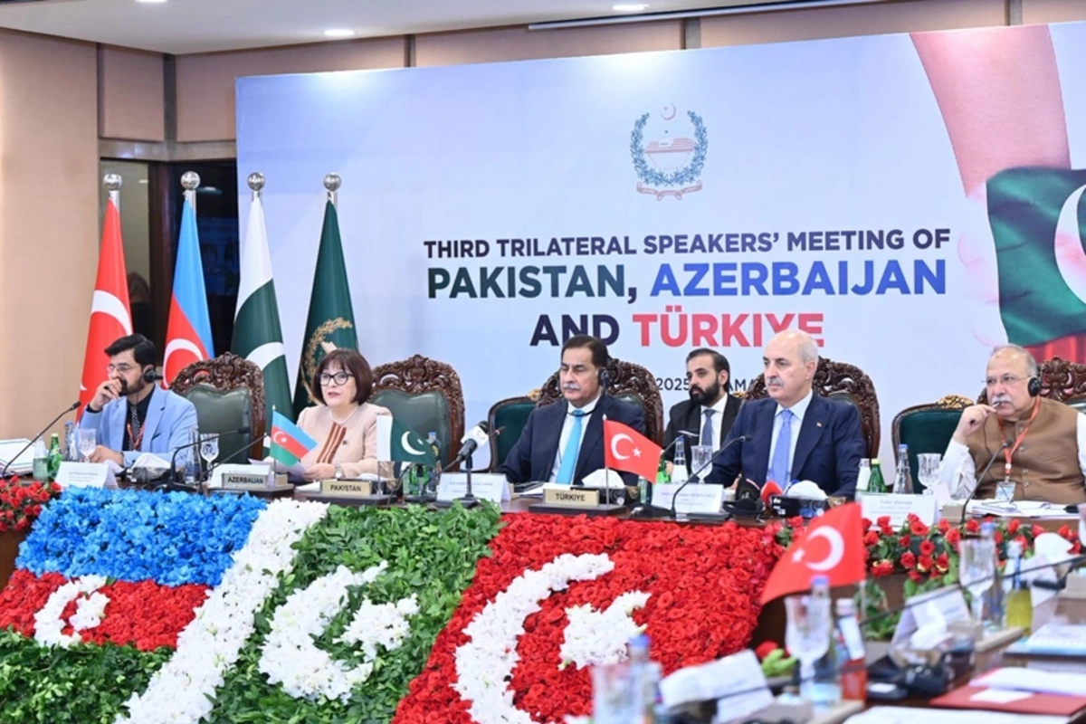 İslamabadda Azərbaycan-Pakistan-Türkiyə parlament sədrlərinin üçüncü üçtərəfli görüşü başlayıb İslamabadda Azərbaycan-Pakistan-Türkiyə parlament sədrlərinin üçüncü üçtərəfli görüşü başlayıb