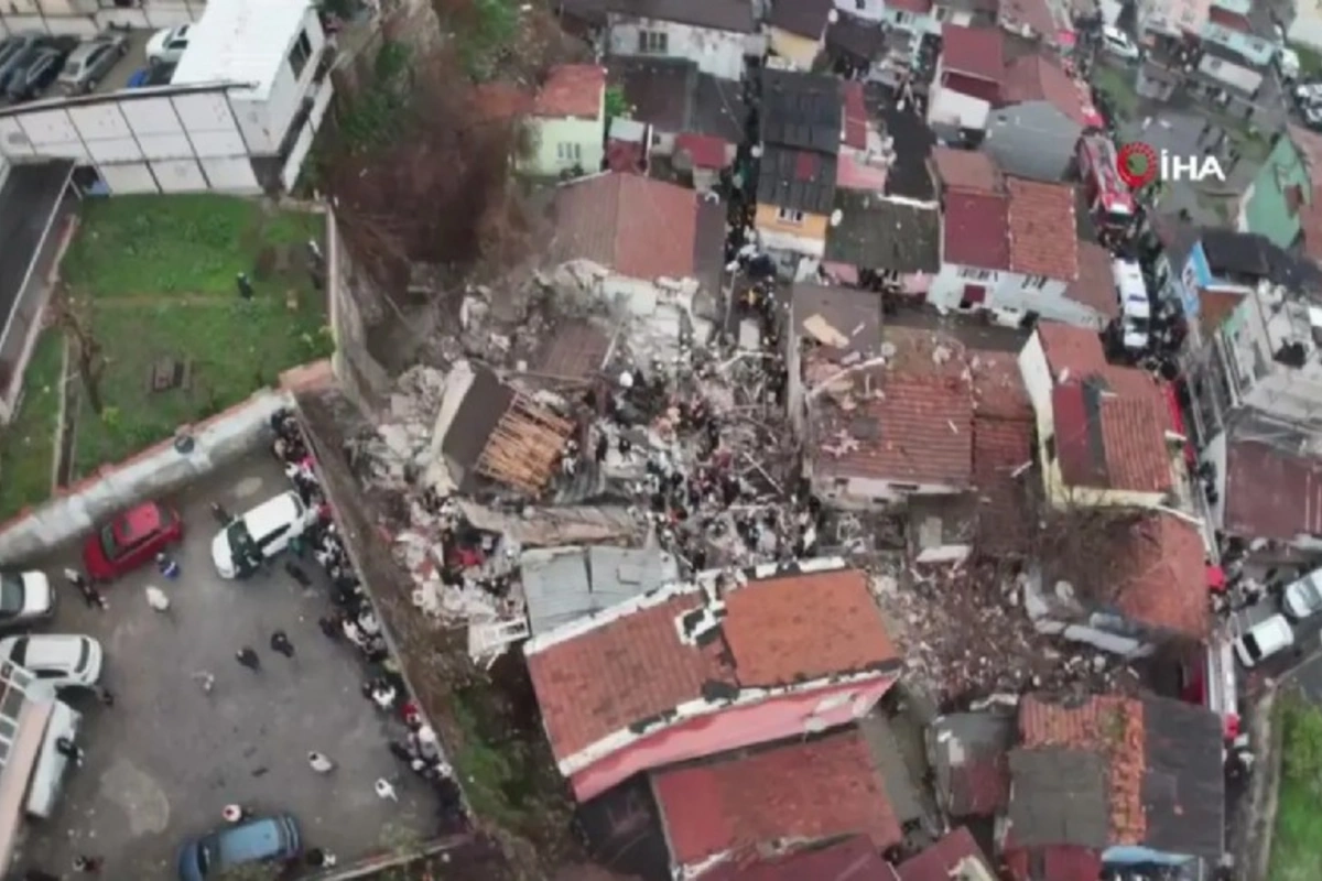 İstanbulda çökən binaların dağıntıları altından 11 nəfər çıxarıldı