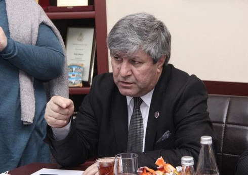 Jurnalist Əvəz Zeynallı iş adamının ailəsini şantaj edir