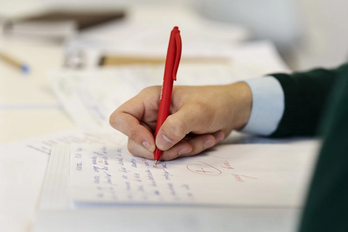 Kanadanın yeni baş naziri dissertasiyada plagiatda ittiham olunur