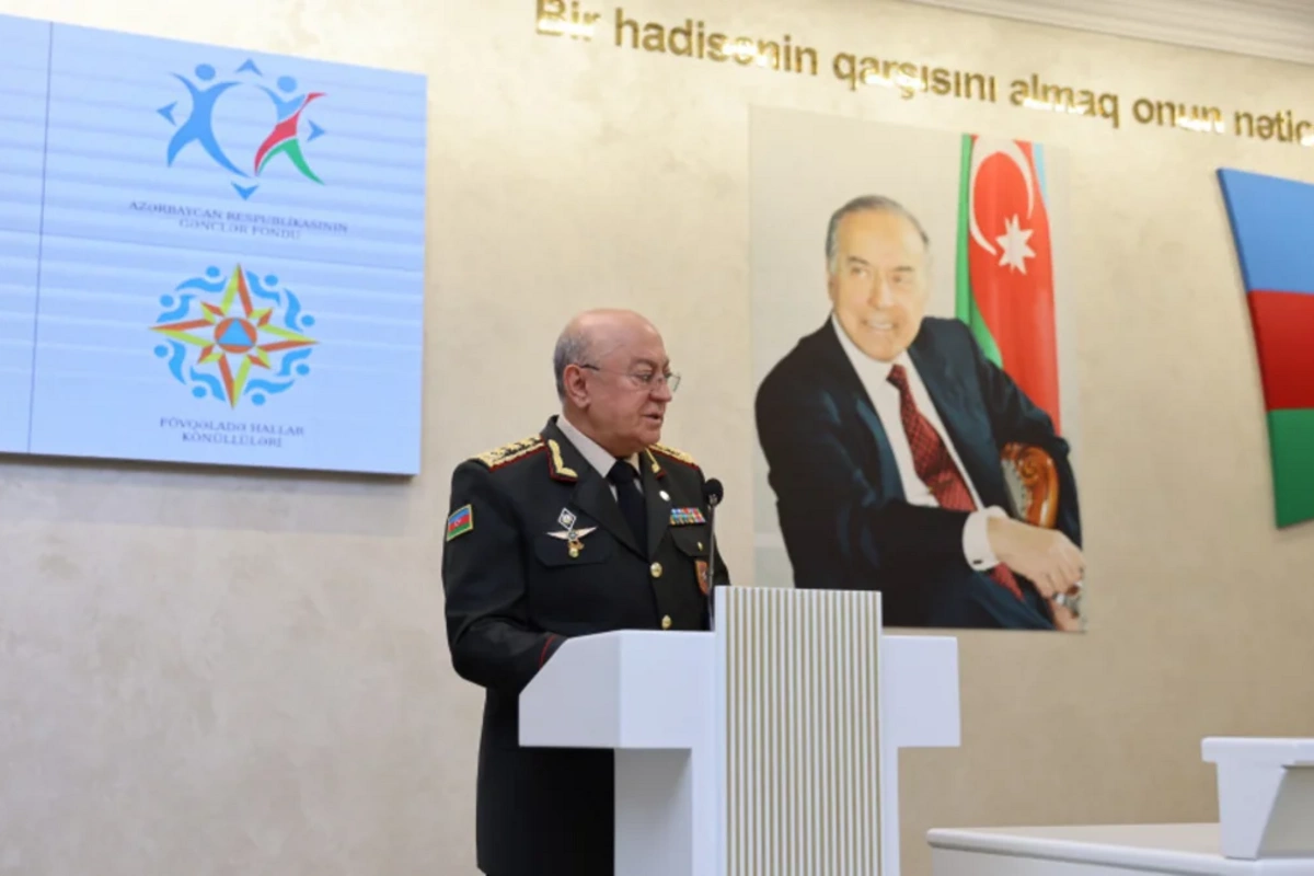 Kəmaləddin Heydərov könüllülərin sertifikatlarla təltifetmə mərasimində iştirak edib Kəmaləddin Heydərov könüllülərin sertifikatlarla təltifetmə mərasimində iştirak edib