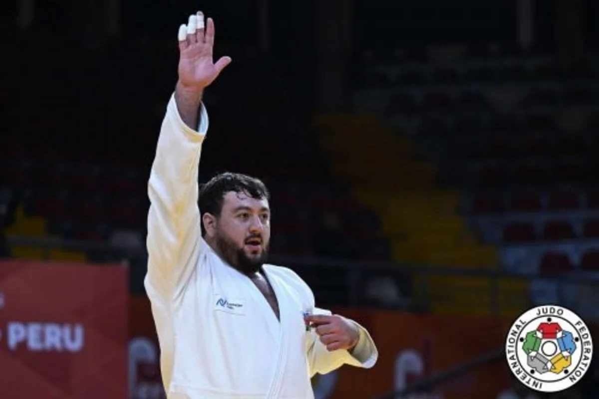 Kənan Nəsibov Bakıda keçirilən dünya çempionatında ilk qələbəsini qazanıb Kənan Nəsibov Bakıda keçirilən dünya çempionatında ilk qələbəsini qazanıb