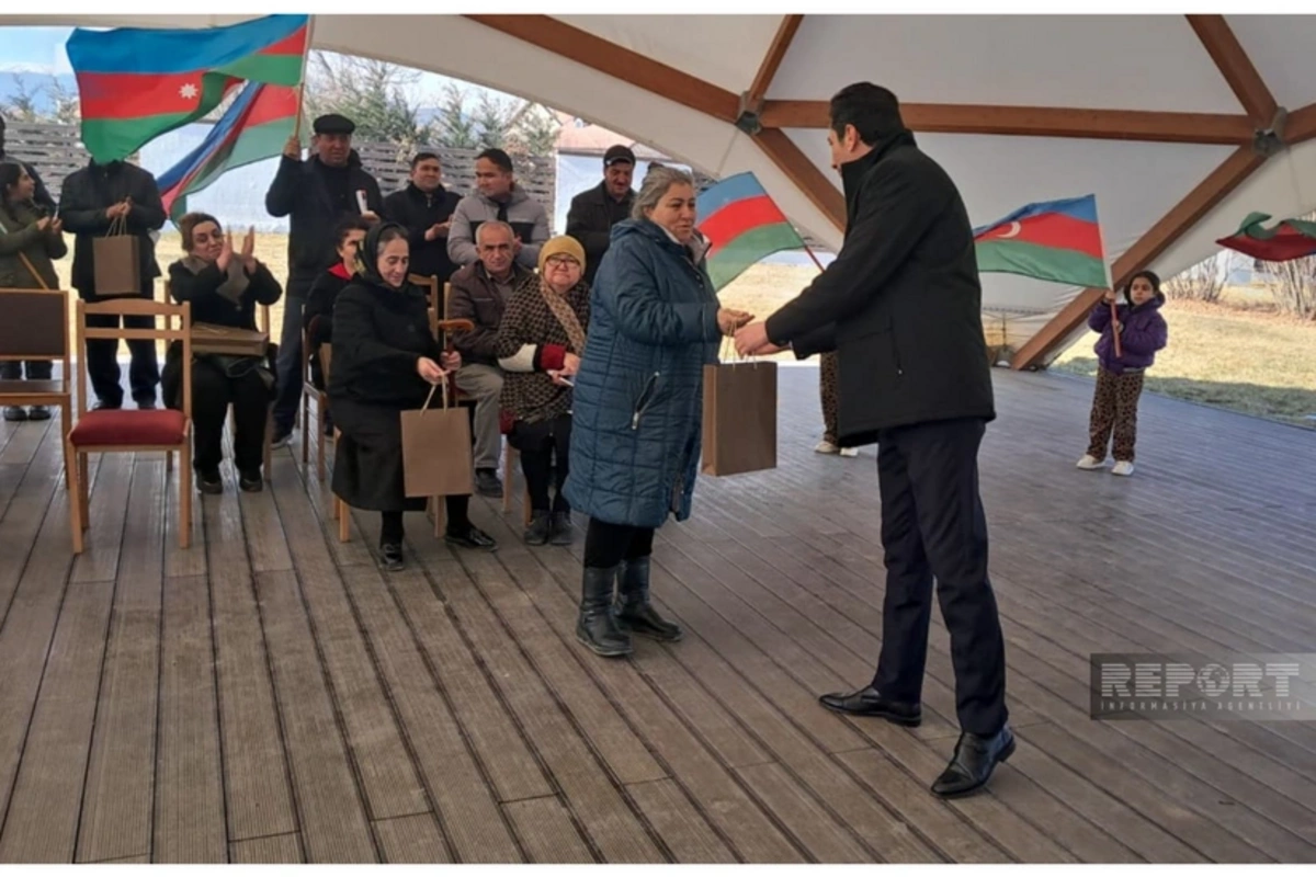 Kərkicahan, Xanyurdu və Təzəbinəyə köçən ailələrə mənzillərin açarları təqdim edilib Kərkicahan, Xanyurdu və Təzəbinəyə köçən ailələrə mənzillərin açarları təqdim edilib