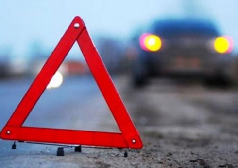Şəkidə mikroavtobus minik avtomobili ilə toqquşub, 6 nəfər xəsarət alıb