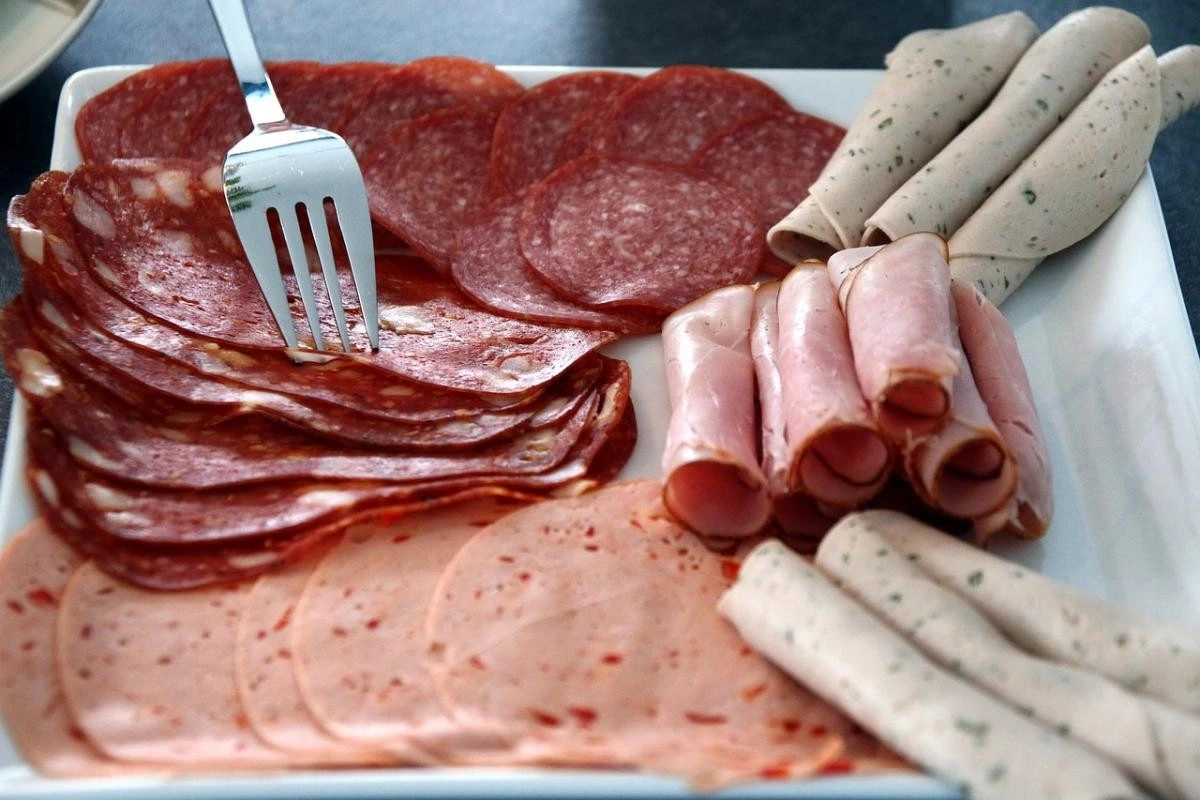 Kolbasa sevənlərə BƏD XƏBƏR - Bu məhsullar...