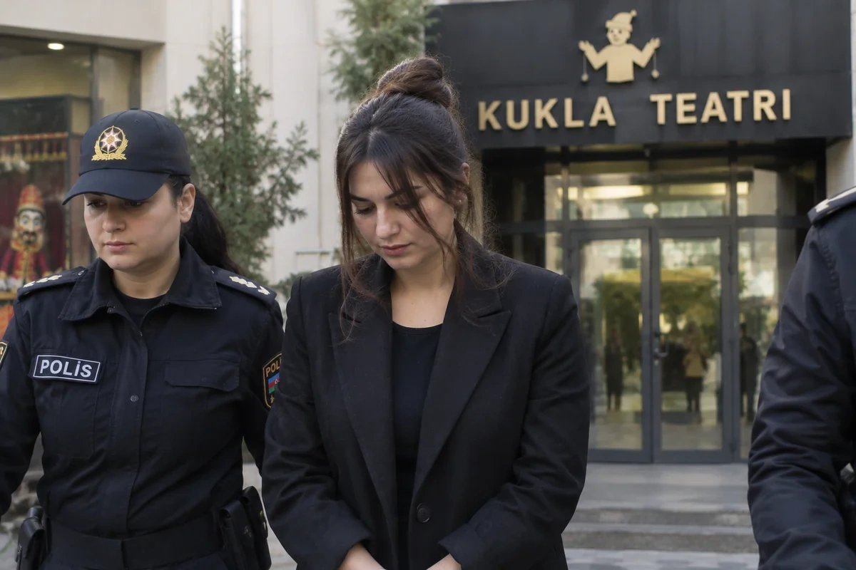Kukla teatrının əməkdaşı direktorun şikayəti üzrə təqsirləndirilən şəxs olub Kukla teatrının əməkdaşı direktorun şikayəti üzrə təqsirləndirilən şəxs olub