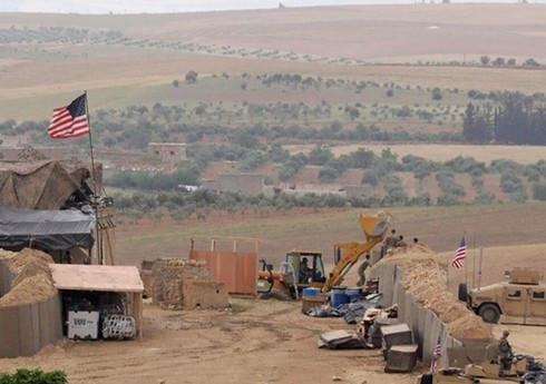 KİV: ABŞ-ın Suriyadakı bazası raket atəşinə tutulub, yanğın olub KİV: ABŞ-ın Suriyadakı bazası raket atəşinə tutulub, yanğın olub