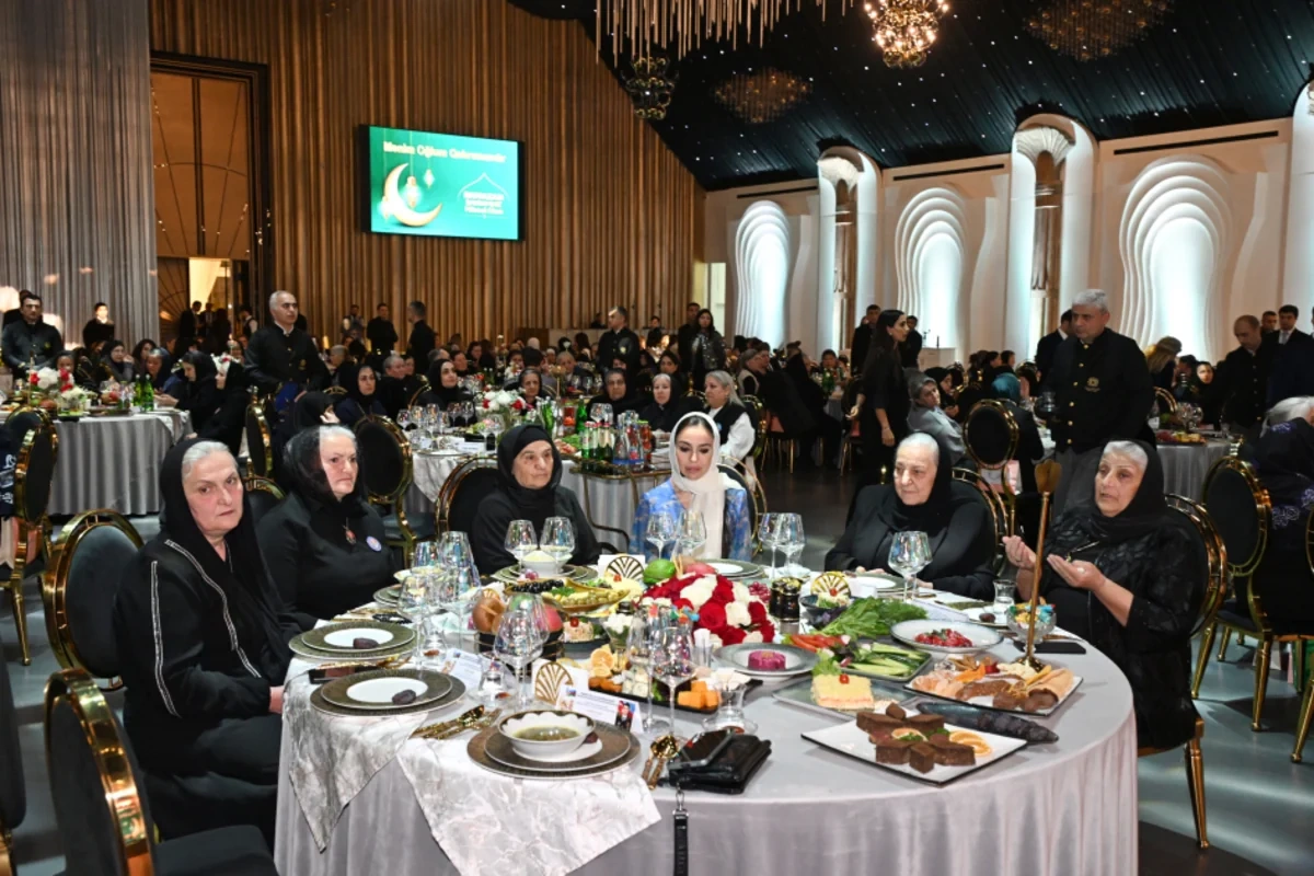 Leyla Əliyeva şəhid ailələri ilə birlikdə iftar süfrəsində iştirak edib
