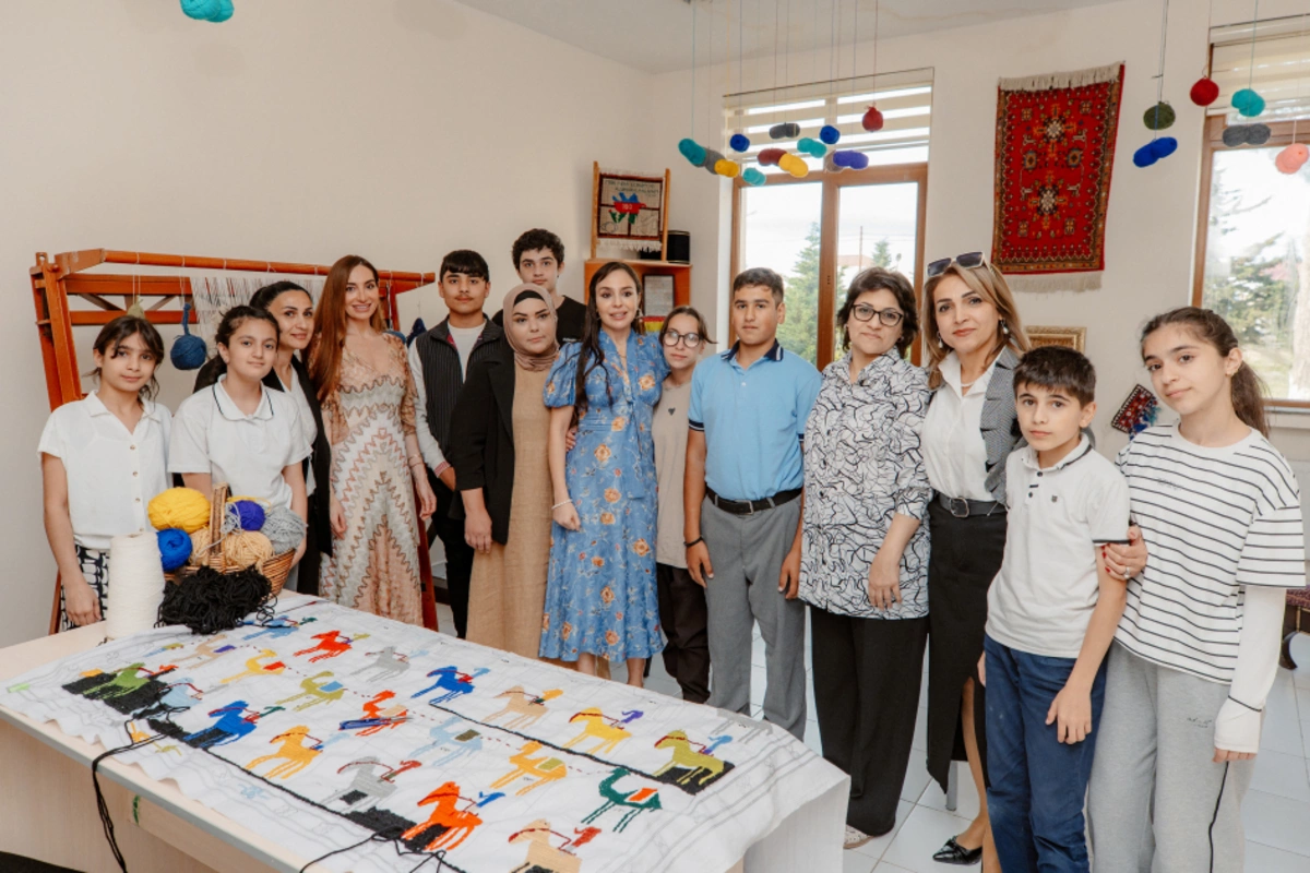 Leyla Əliyeva və Arzu Əliyeva 11 nömrəli inteqrasiya təlimli internat tipli ümumtəhsil məktəbində olublar
