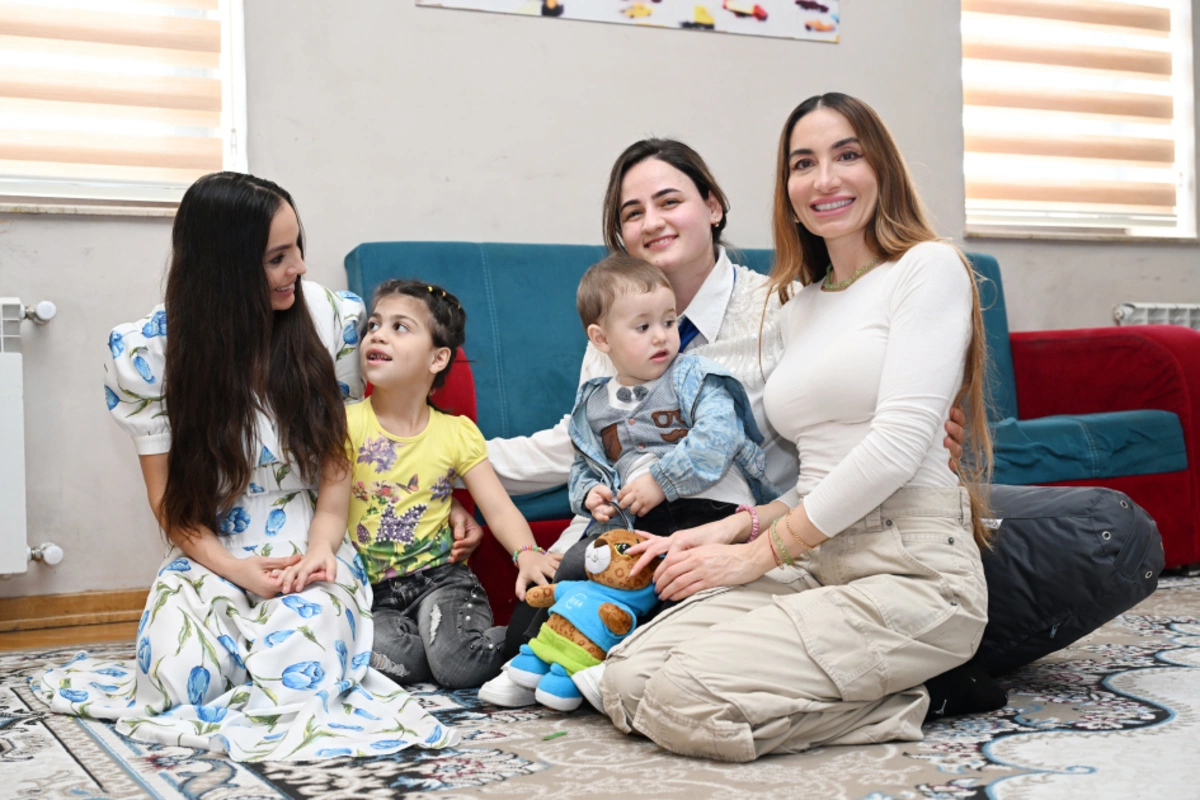 Leyla Əliyeva və Arzu Əliyeva Şəkidə uşaq evi sosial xidmət müəssisəsində olublar Leyla Əliyeva və Arzu Əliyeva Şəkidə uşaq evi sosial xidmət müəssisəsində olublar
