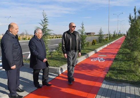 İlham Əliyev Ağdam şəhərinin daxili yollarında aparılan işlərlə tanış olub İlham Əliyev Ağdam şəhərinin daxili yollarında aparılan işlərlə tanış olub