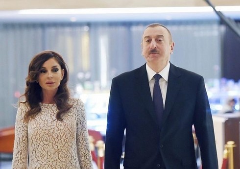 İlham Əliyev və Mehriban Əliyeva faşizm üzərində Qələbə uğrunda həlak olan azərbaycanlıların xatirəsini ehtiramla anıblar