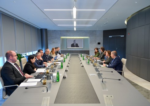 Əli Əsədov Dünya Bankının Cənubi Qafqaz üzrə regional direktoru ilə görüşüb Əli Əsədov Dünya Bankının Cənubi Qafqaz üzrə regional direktoru ilə görüşüb