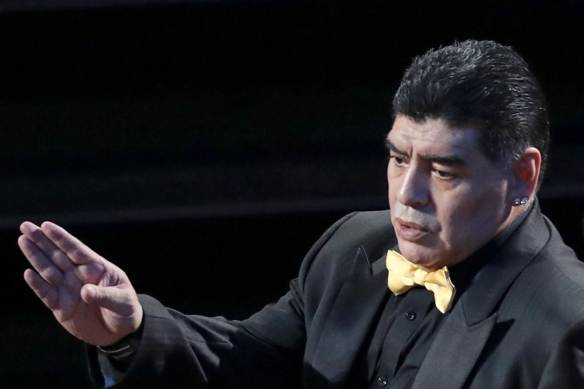 Maradonanın cırılmış forması hərracda 152 min avroya satılıb