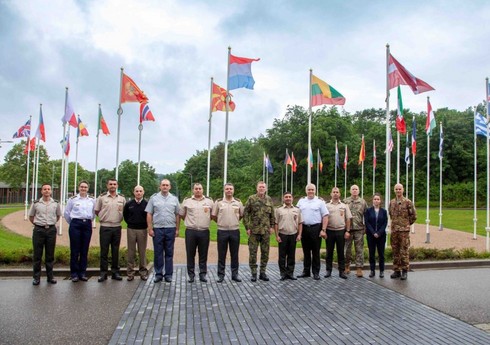 Müdafiə Nazirliyinin nümayəndələri NATO-nun yüksək rütbəli zabitləri ilə görüşüb Müdafiə Nazirliyinin nümayəndələri NATO-nun yüksək rütbəli zabitləri ilə görüşüb