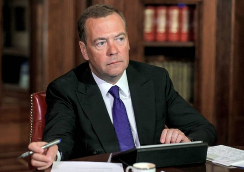 Medvedev: Bayden Qərblə Rusiya arasında nüvə münaqişəsinə çevrilə biləcək müharibəyə səbəb olub Medvedev: Bayden Qərblə Rusiya arasında nüvə münaqişəsinə çevrilə biləcək müharibəyə səbəb olub