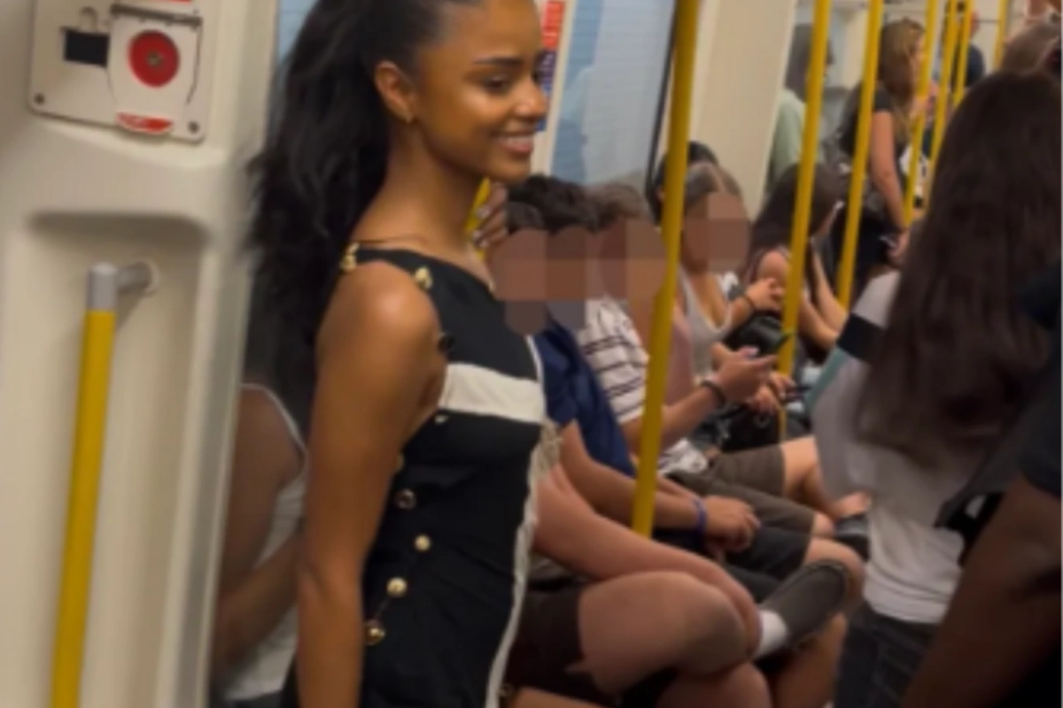 Məşhur müğənni London metrosunda rəqsi ilə gündəm oldu