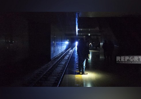 Metroda işıqlar sönüb, metropoliten aydınlıq gətirib