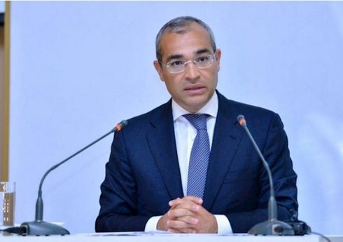 Mikayıl Cabbarov tibb işçilərini təbrik edib Mikayıl Cabbarov tibb işçilərini təbrik edib