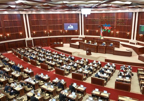 Milli Məclisdə Hesablama Palatasının hesabatı müzakirə edilir