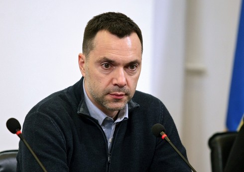 Moskva məhkəməsi Aleksiy Arestoviçi qiyabi həbs edib