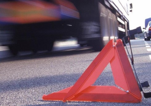 Moskvada avtobus yük maşını ilə toqquşub, yaralananlar var Moskvada avtobus yük maşını ilə toqquşub, yaralananlar var