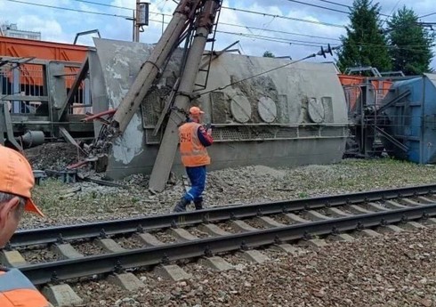 Moskvada yük qatarı qəzaya uğrayıb