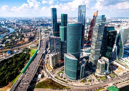 Moskvanın məşhur biznes mərkəzinə dron hücumu olub, yaralanan var