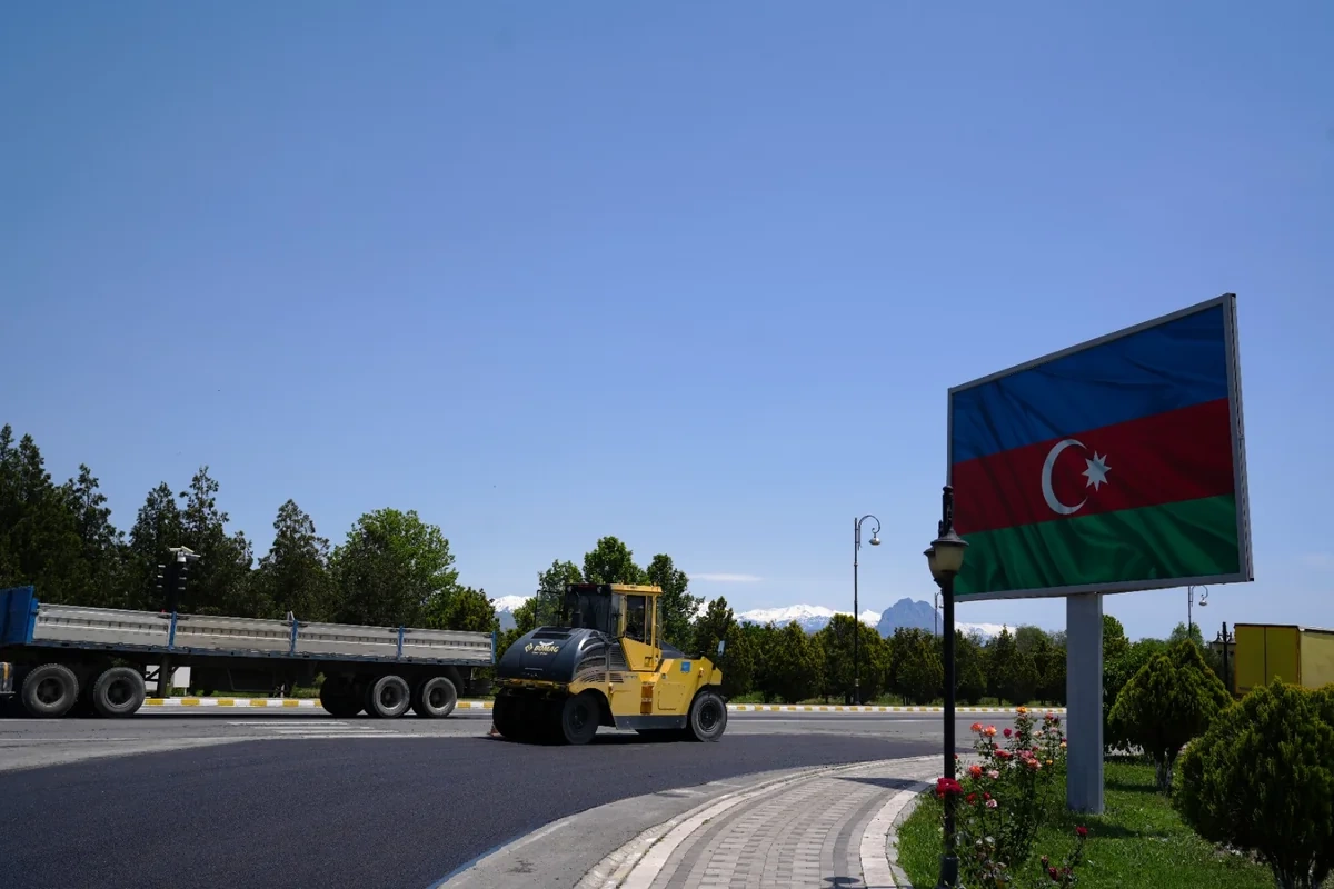 Naxçıvan-Ordubad avtomobil yolunda asfaltlanma işləri aparılır