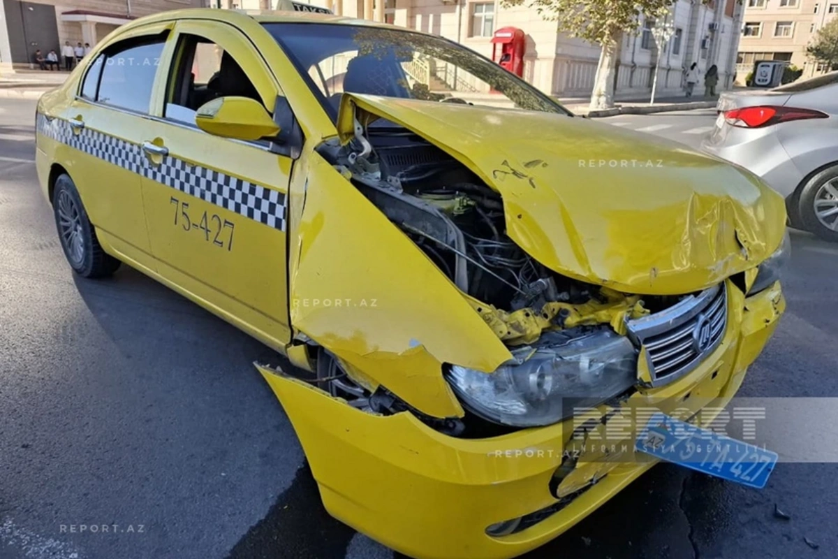 Naxçıvanda avtomobillər toqquşub, ana və övladı xəsarət alıb Naxçıvanda avtomobillər toqquşub, ana və övladı xəsarət alıb