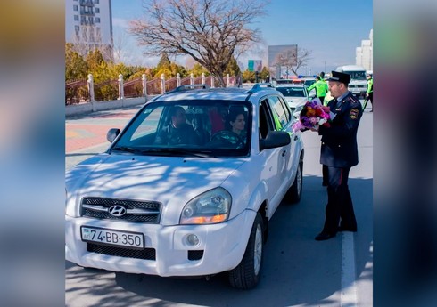 Naxçıvan polisi qadın sürücüləri təbrik edib Naxçıvan polisi qadın sürücüləri təbrik edib