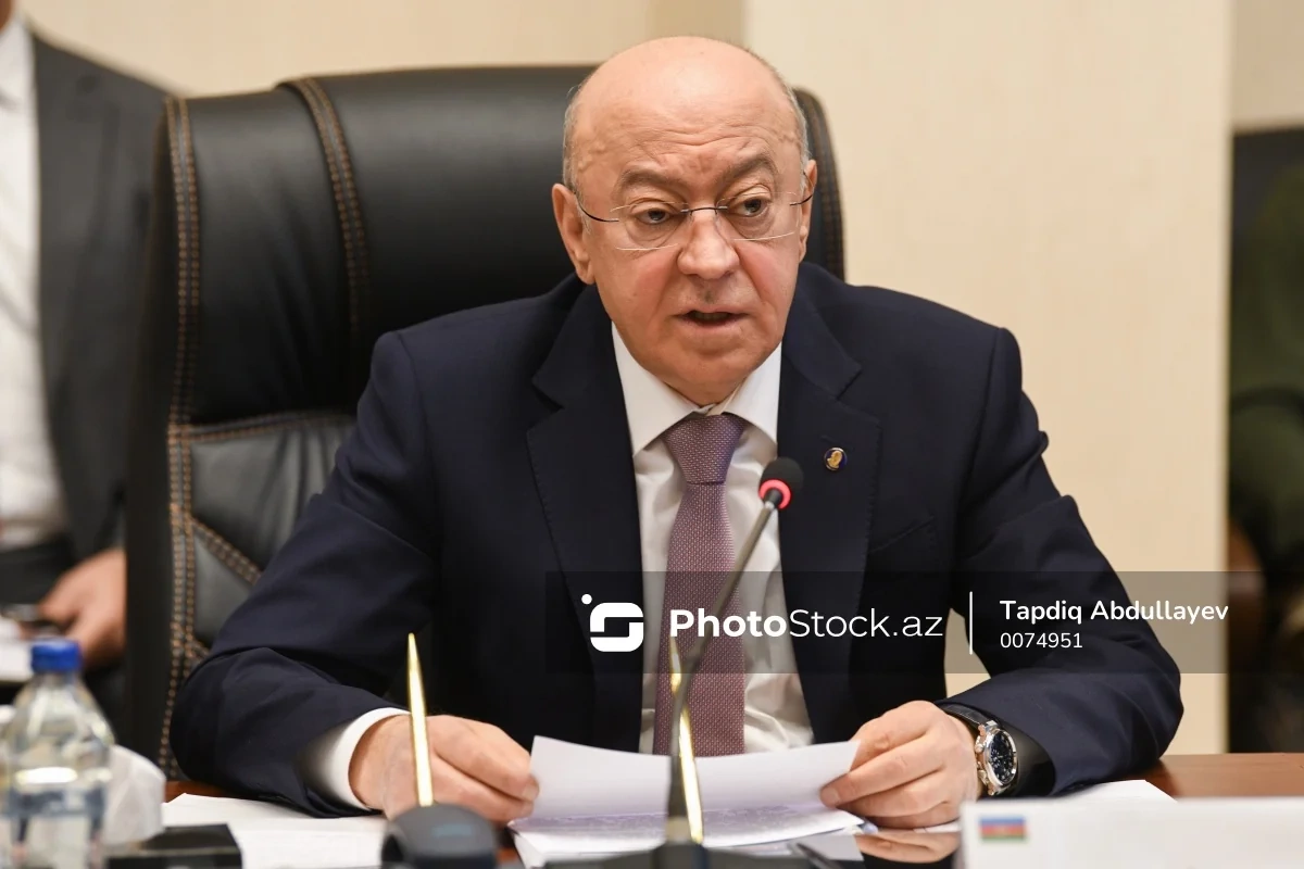 Nazir idarə rəisini təqaüdə göndərdi