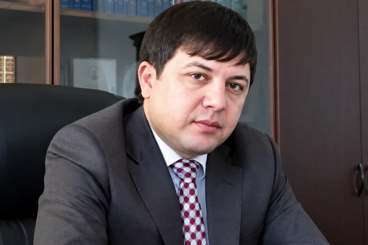 Nazir müavininin əmisioğluna hökm oxundu - YARIMÇIQ QALAN DƏLƏDUZLUQ Nazir müavininin əmisioğluna hökm oxundu - YARIMÇIQ QALAN DƏLƏDUZLUQ