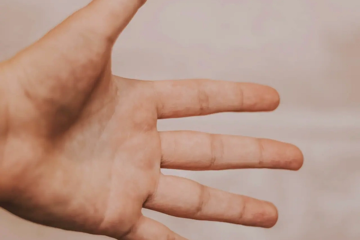 Nevroloq Parkinson xəstəliyinin ilkin əlamətlərini açıqladı
