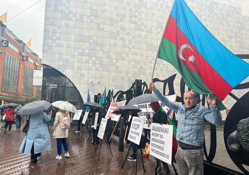 Niderlandda Ermənistanın təxribatlarına etiraz aksiyası keçirilib Niderlandda Ermənistanın təxribatlarına etiraz aksiyası keçirilib