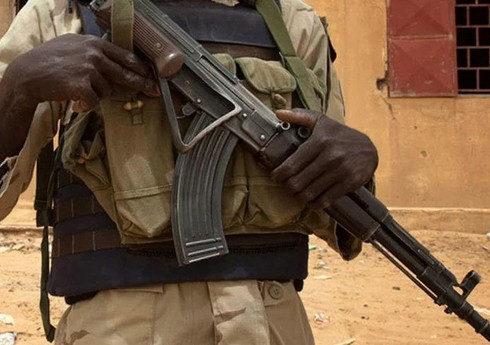 Nigeriyada yaraqlılar 2 nəfəri öldürüb, 14 işçini girov götürüb Nigeriyada yaraqlılar 2 nəfəri öldürüb, 14 işçini girov götürüb