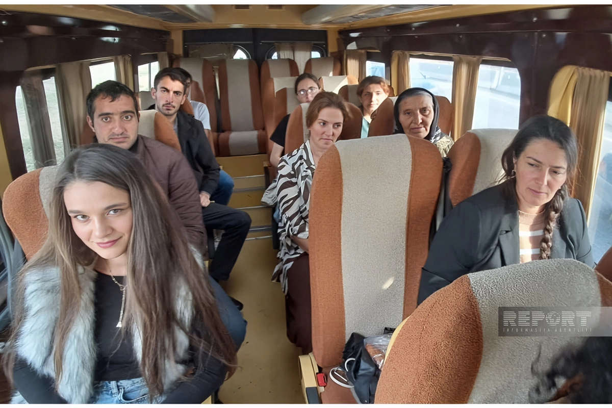Növbəti köç karvanı Xocalının Seyidbəyli kəndinə çatıb, açarlar təqdim edilib Növbəti köç karvanı Xocalının Seyidbəyli kəndinə çatıb, açarlar təqdim edilib