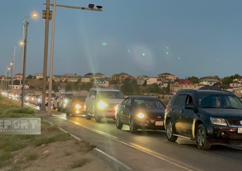 Novxanıda böyük tıxac yaranıb Novxanıda böyük tıxac yaranıb