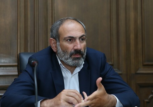 Paşinyan fövqəladə iclas üçün hökumət evinə gəlib