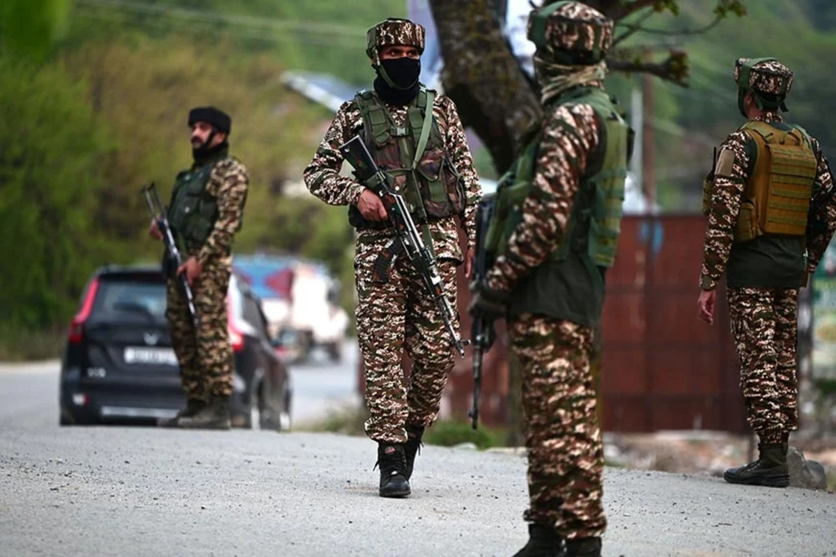 Pakistan ordusu sərhəddə 20-dən çox terrorçunu zərərsizləşdirib Pakistan ordusu sərhəddə 20-dən çox terrorçunu zərərsizləşdirib