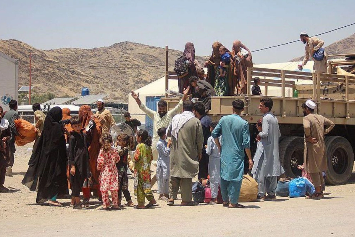 Pakistan və İrandan bir milyon əfqan deportasiya edilib Pakistan və İrandan bir milyon əfqan deportasiya edilib
