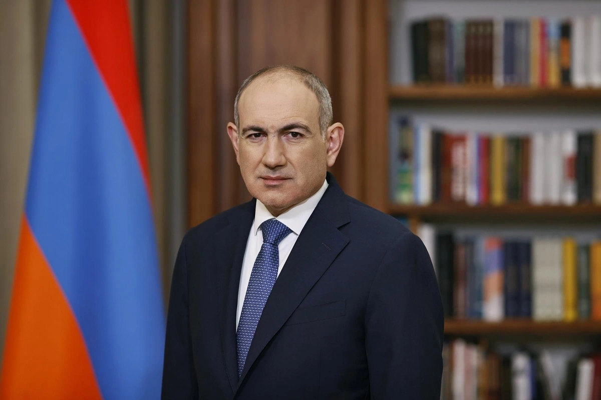 Paşinyan Fransaya işgüzar səfərə gedib