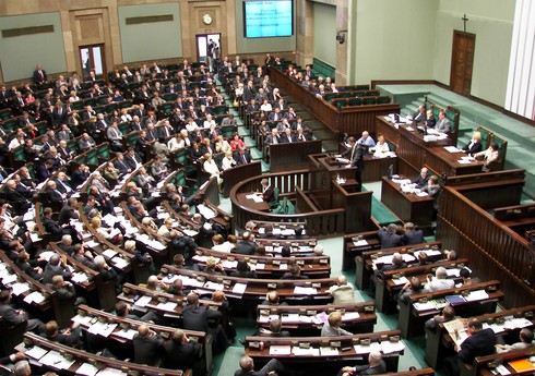 Polşa Seymi Aİ-ni Rusiya vətəndaşlarına viza verilməsini dayandırmağa çağırıb Polşa Seymi Aİ-ni Rusiya vətəndaşlarına viza verilməsini dayandırmağa çağırıb