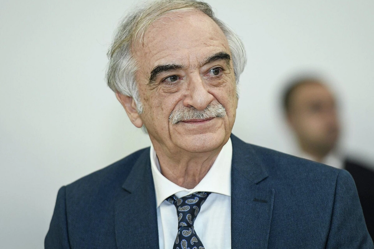 Polad Bülbüloğlu: İncəsənət müəllimləri 5 ildən bir attestasiyadan keçməlidir Polad Bülbüloğlu: İncəsənət müəllimləri 5 ildən bir attestasiyadan keçməlidir