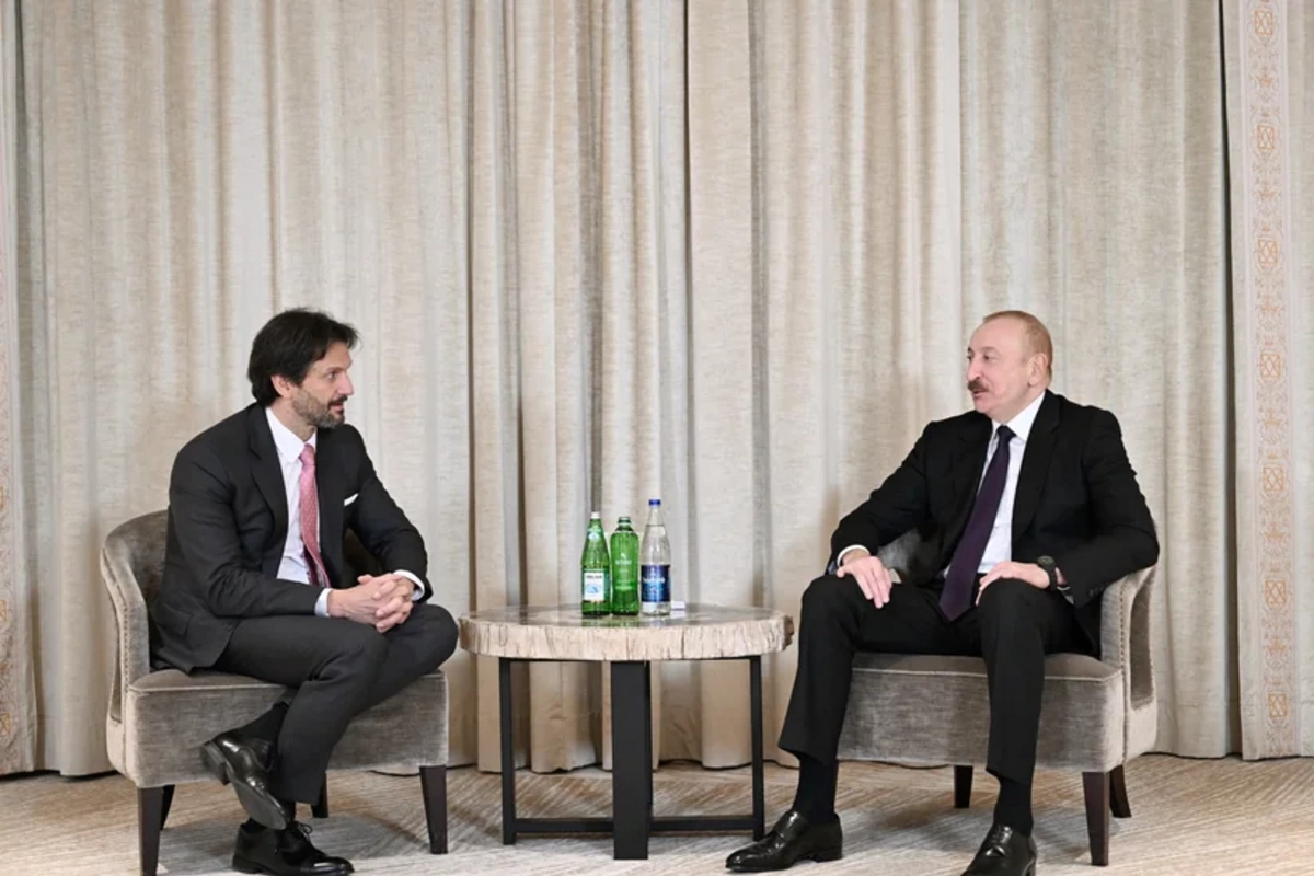 Prezident İlham Əliyev Münxendə Slovakiyanın müdafiə naziri ilə görüşüb