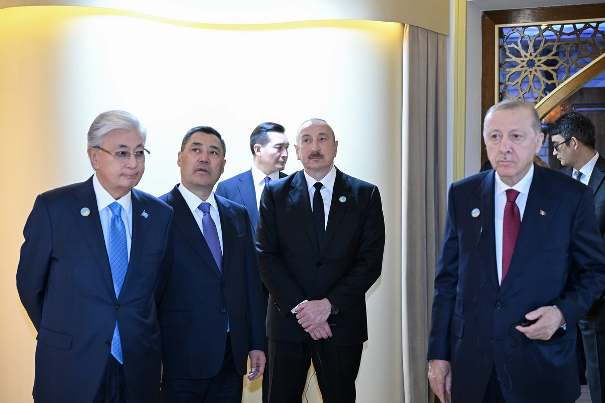 Prezident İlham Əliyev və TDT-nin qeyri-rəsmi Zirvə görüşünün digər iştirakçıları Türküstanda bir sıra mədəni məkanlarla tanış olublar Prezident İlham Əliyev və TDT-nin qeyri-rəsmi Zirvə görüşünün digər iştirakçıları Türküstanda bir sıra mədəni məkanlarla tanış olublar