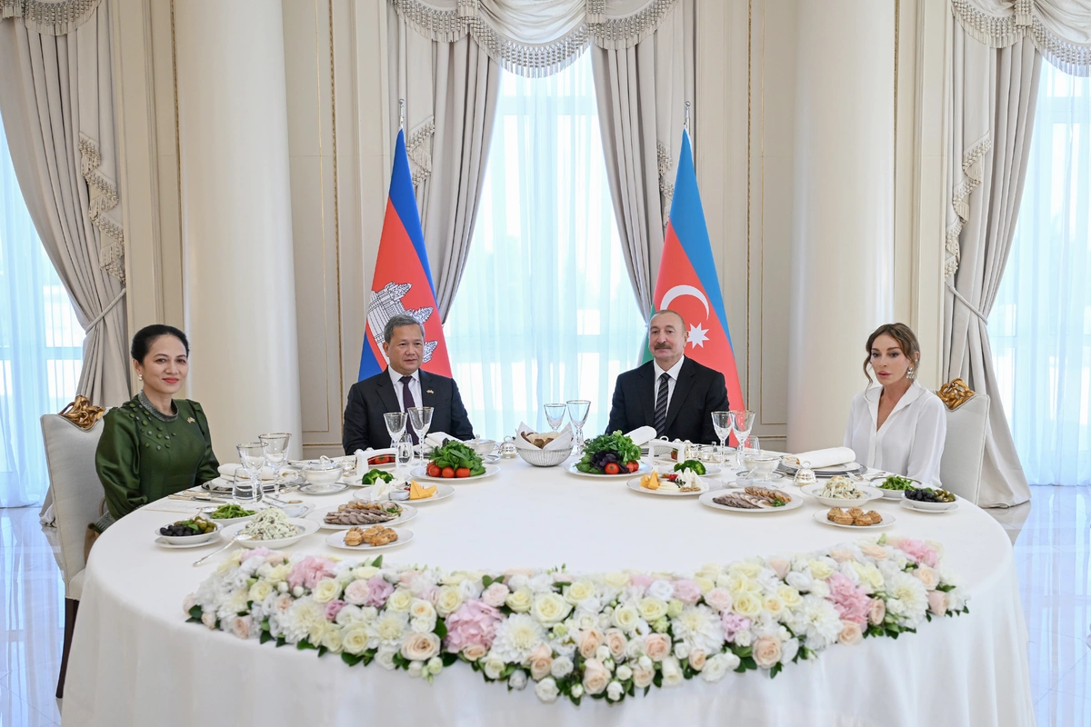 Prezident İlham Əliyevin adından Kamboca Baş nazirinin şərəfinə rəsmi nahar verilib Prezident İlham Əliyevin adından Kamboca Baş nazirinin şərəfinə rəsmi nahar verilib