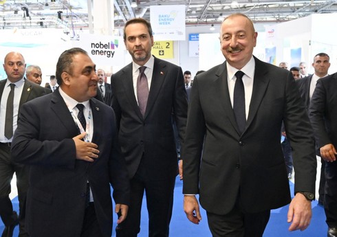 Prezident İlham Əliyevə “Caspian Energy” jurnalı təqdim edilib Prezident İlham Əliyevə “Caspian Energy” jurnalı təqdim edilib