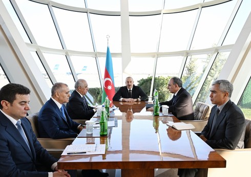 Prezident İlham Əliyev təyyarə qəzası ilə bağlı müşavirə keçirib - YENİLƏNİB Prezident İlham Əliyev təyyarə qəzası ilə bağlı müşavirə keçirib - YENİLƏNİB