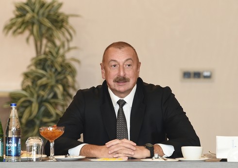 Prezident İlham Əliyevin şərəfinə rəsmi şam yeməyi verilib